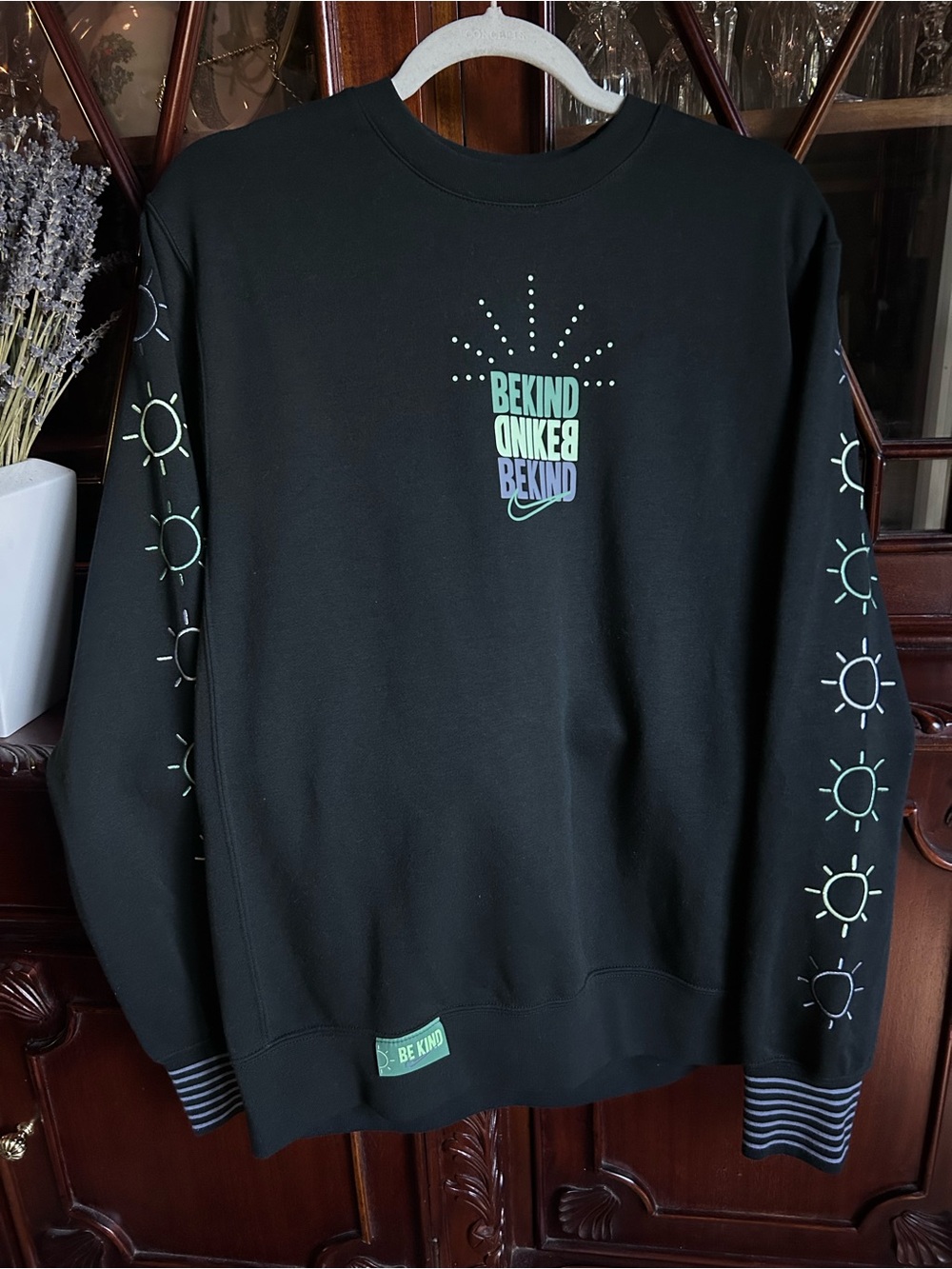 Nike Men’s Black ‘Be Kind’ Graphic Crewneck Sweatshirt Terry